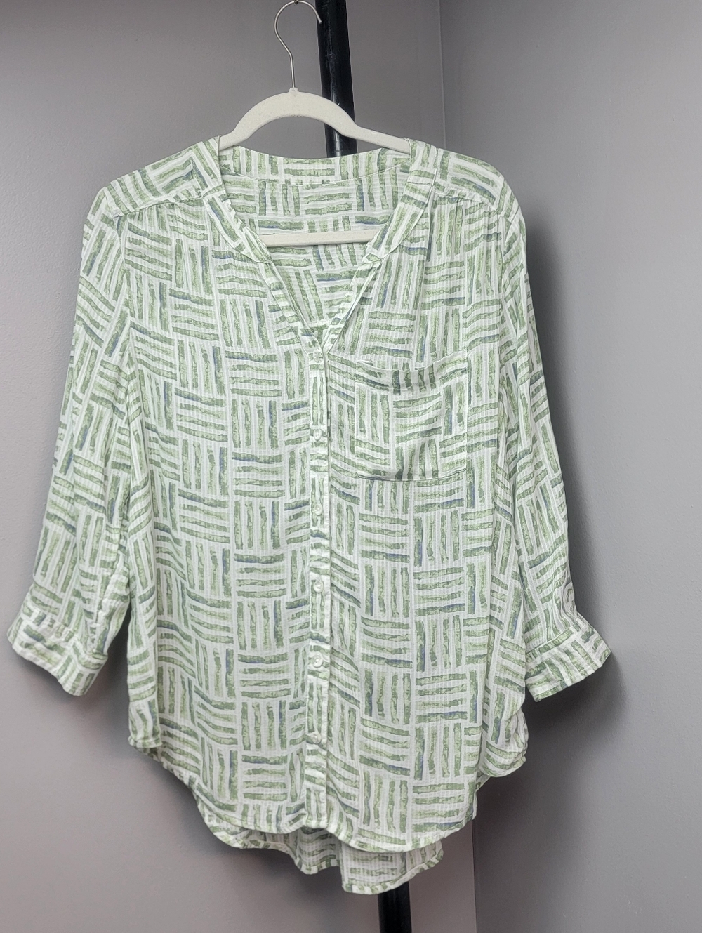 Womens Size L V-Neck Button-Down ¾ Sleeve Shirt Top Soft Fabric Green Blue White